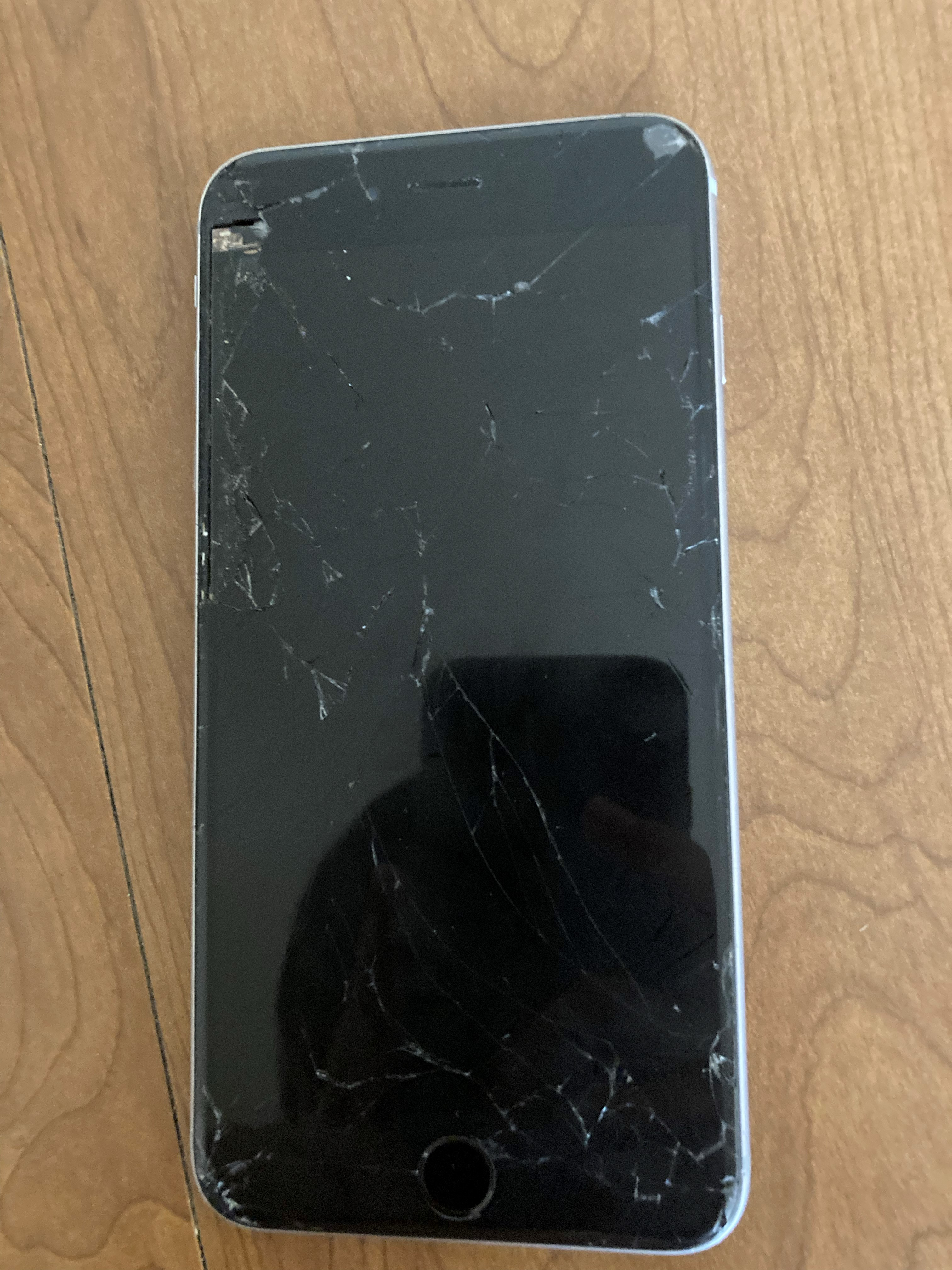 Broken iPhone 6s Plus that will be repaired